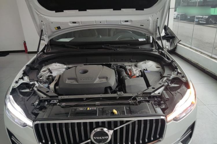 Used Volvo XC60 New Energy 2024 T8 Plug-in Hybrid Long-Range All-Wheel Drive Smart Luxury Edition Engine Bay