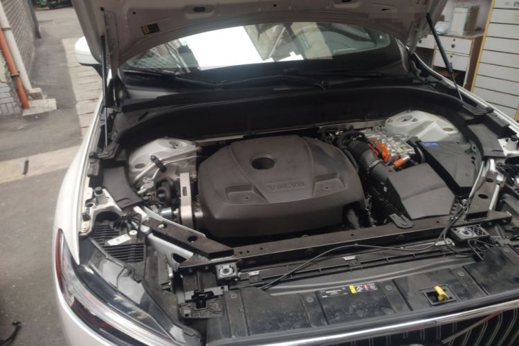 Used Volvo XC60 New Energy 2024 T8 Plug-in Hybrid Long-Range All-Wheel Drive Smart Luxury Edition Engine Bay Right