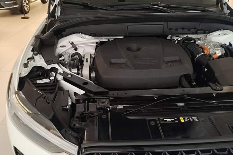Used Volvo XC60 New Energy 2024 T8 Plug-in Hybrid Long-Range All-Wheel Drive Smart & Sporty Edition Engine Bay Right