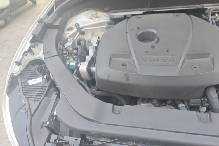 Used Volvo XC60 New Energy 2024 T8 Plug-in Hybrid Long-Range All-Wheel Drive Smart Luxury Edition Engine Bay Right