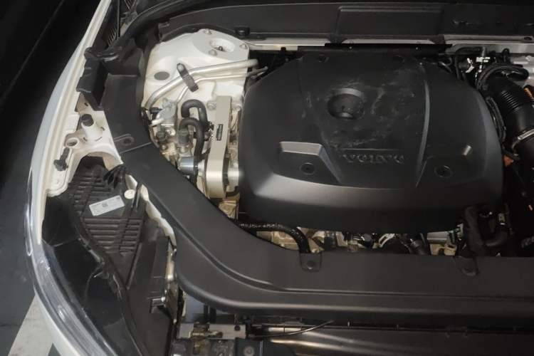 Used Volvo XC60 New Energy 2024 T8 Plug-in Hybrid Long-Range All-Wheel Drive Smart Luxury Edition Engine Bay Right