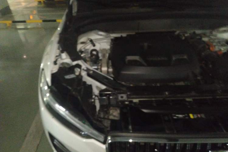 Used Volvo XC60 New Energy 2024 T8 Plug-in Hybrid Long-Range All-Wheel Drive Smart Luxury Edition Engine Bay Right