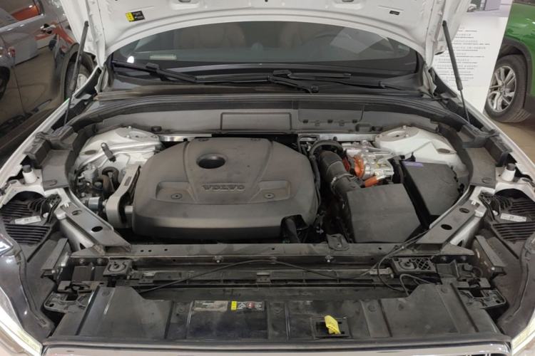 Used Volvo XC60 New Energy 2024 T8 Plug-in Hybrid Long-Range All-Wheel Drive Smart Luxury Edition Engine Bay