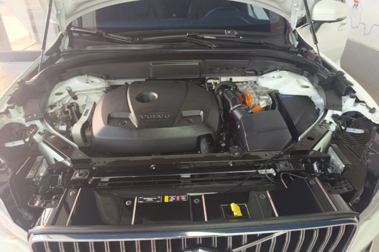 Used Volvo XC60 New Energy 2024 T8 Plug-in Hybrid Long-Range All-Wheel Drive Smart Luxury Edition Engine Bay