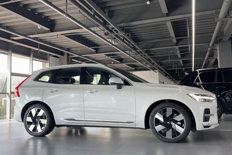 Used Volvo XC60 New Energy 2024 T8 Plug-in Hybrid Long-Range All-Wheel Drive Smart Luxury Edition Exterior 2