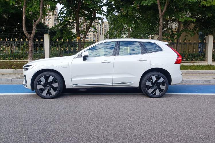 Used Volvo XC60 New Energy 2024 T8 Plug-in Hybrid Long-Range All-Wheel Drive Smart Luxury Edition Exterior 3