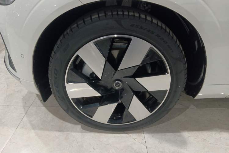 Used Volvo XC60 New Energy 2024 T8 Plug-in Hybrid Long-Range All-Wheel Drive Smart Luxury Edition Exterior 3