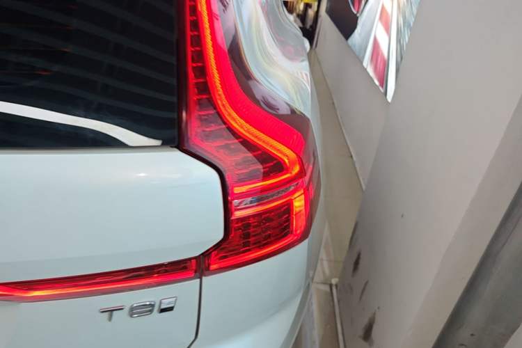 Used Volvo XC60 New Energy 2024 T8 Plug-in Hybrid Long-Range All-Wheel Drive Smart Luxury Edition Exterior 3