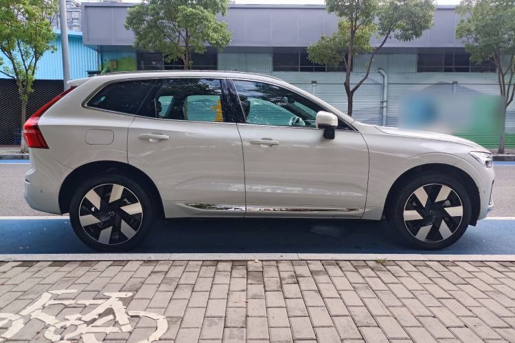 Used Volvo XC60 New Energy 2024 T8 Plug-in Hybrid Long-Range All-Wheel Drive Smart Luxury Edition Exterior 4