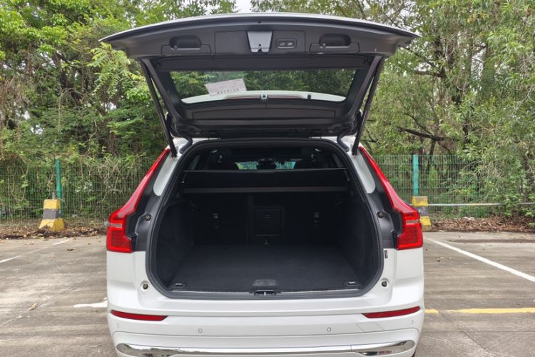 Used Volvo XC60 New Energy 2024 T8 Plug-in Hybrid Long-Range All-Wheel Drive Smart Luxury Edition Exterior 4