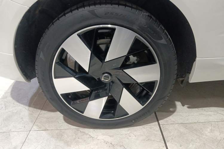 Used Volvo XC60 New Energy 2024 T8 Plug-in Hybrid Long-Range All-Wheel Drive Smart Luxury Edition Exterior 4