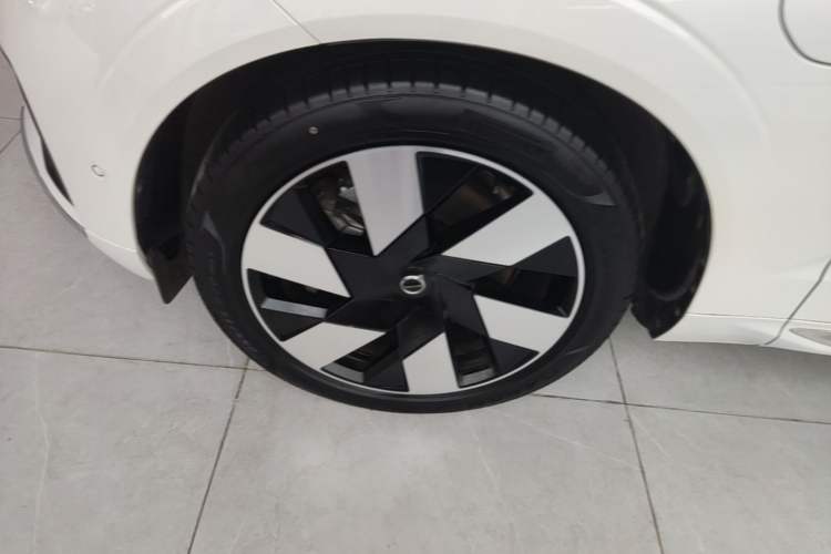 Used Volvo XC60 New Energy 2024 T8 Plug-in Hybrid Long-Range All-Wheel Drive Smart Luxury Edition Exterior 4