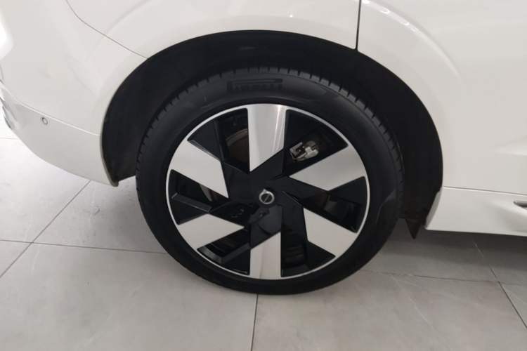 Used Volvo XC60 New Energy 2024 T8 Plug-in Hybrid Long-Range All-Wheel Drive Smart Luxury Edition Exterior 5