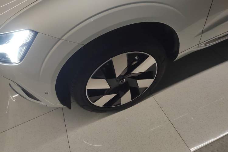 Used Volvo XC60 New Energy 2024 T8 Plug-in Hybrid Long-Range All-Wheel Drive Smart Luxury Edition Exterior 7