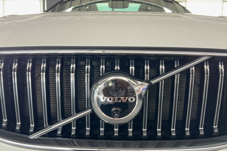Used Volvo XC60 New Energy 2024 T8 Plug-in Hybrid Long-Range All-Wheel Drive Smart Luxury Edition Exterior 8
