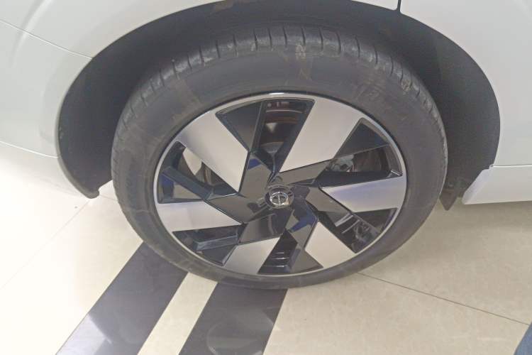 Used Volvo XC60 New Energy 2024 T8 Plug-in Hybrid Long-Range All-Wheel Drive Smart Luxury Edition Exterior 8