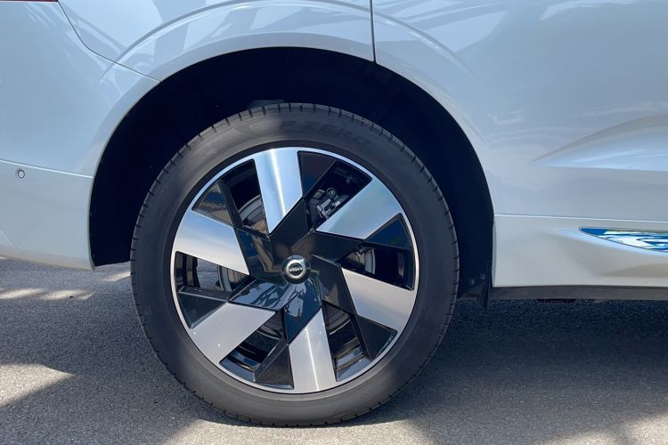 Used Volvo XC60 New Energy 2024 T8 Plug-in Hybrid Long-Range All-Wheel Drive Smart Luxury Edition Exterior 8