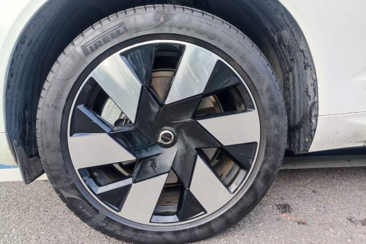 Used Volvo XC60 New Energy 2024 T8 Plug-in Hybrid Long-Range All-Wheel Drive Smart Luxury Edition Exterior 9