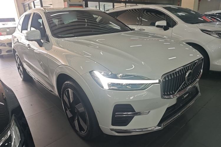 Used Volvo XC60 New Energy 2024 T8 Plug-in Hybrid Long-Range All-Wheel Drive Smart Luxury Edition Front Right 45 Deg