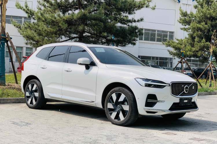 Used Volvo XC60 New Energy 2024 T8 Plug-in Hybrid Long-Range All-Wheel Drive Smart Luxury Edition Front Right 45 Deg
