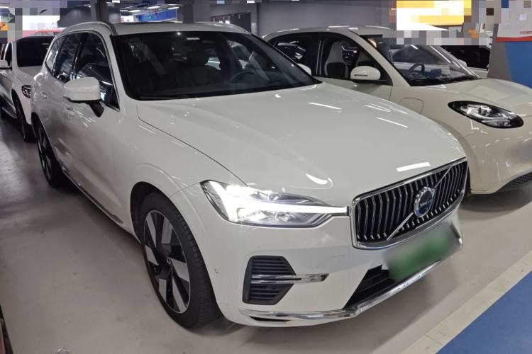 Used Volvo XC60 New Energy 2024 T8 Plug-in Hybrid Long-Range All-Wheel Drive Smart Luxury Edition Front Right 45 Deg