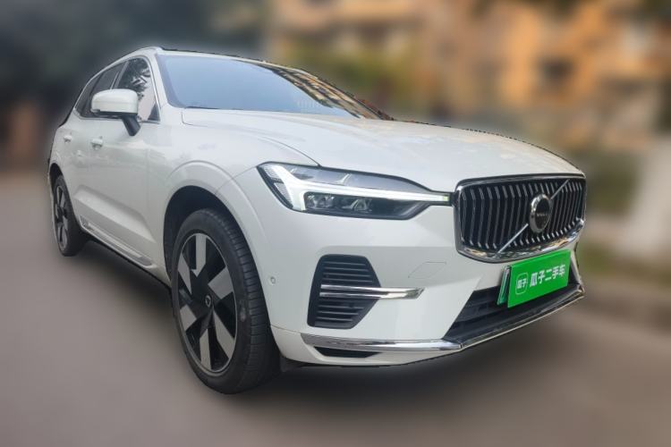 Used Volvo XC60 New Energy 2024 T8 Plug-in Hybrid Long-Range All-Wheel Drive Smart Luxury Edition Front Right 45 Deg