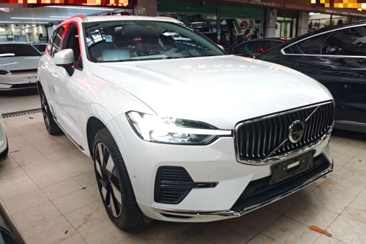 Used Volvo XC60 New Energy 2024 T8 Plug-in Hybrid Long-Range All-Wheel Drive Smart Luxury Edition Front Right 45 Deg