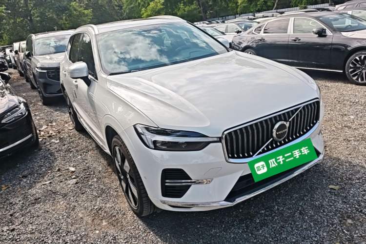Used Volvo XC60 New Energy 2024 T8 Plug-in Hybrid Long-Range All-Wheel Drive Smart Luxury Edition Front Right 45 Deg