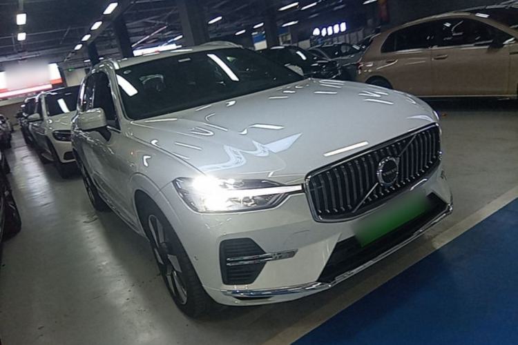 Used Volvo XC60 New Energy 2024 T8 Plug-in Hybrid Long-Range All-Wheel Drive Smart Luxury Edition Front Right 45 Deg