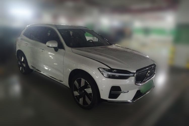 Used Volvo XC60 New Energy 2024 T8 Plug-in Hybrid Long-Range All-Wheel Drive Smart Luxury Edition Front Right 45 Deg