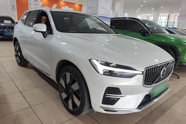 Used Volvo XC60 New Energy 2024 T8 Plug-in Hybrid Long-Range All-Wheel Drive Smart Luxury Edition Front Right 45 Deg