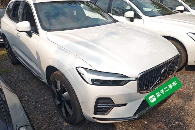 Used Volvo XC60 New Energy 2024 T8 Plug-in Hybrid Long-Range All-Wheel Drive Smart Luxury Edition Front Right 45 Deg