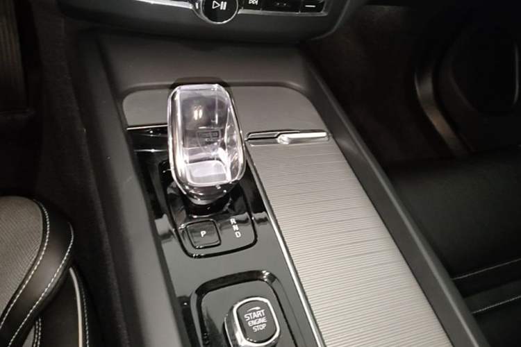 Used Volvo XC60 New Energy 2024 T8 Plug-in Hybrid Long-Range All-Wheel Drive Smart & Sporty Edition Gear Lever