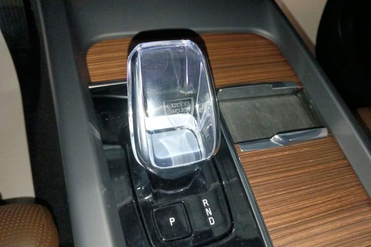 Used Volvo XC60 New Energy 2024 T8 Plug-in Hybrid Long-Range All-Wheel Drive Smart Luxury Edition Gear Lever