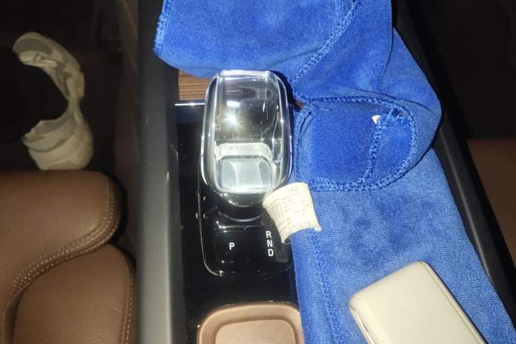 Used Volvo XC60 New Energy 2024 T8 Plug-in Hybrid Long-Range All-Wheel Drive Smart Luxury Edition Gear Lever