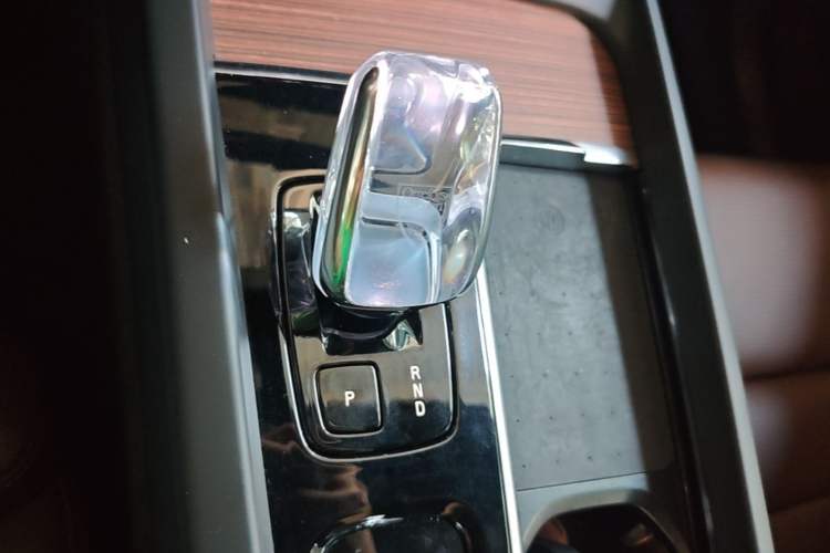 Used Volvo XC60 New Energy 2024 T8 Plug-in Hybrid Long-Range All-Wheel Drive Smart Luxury Edition Gear Lever