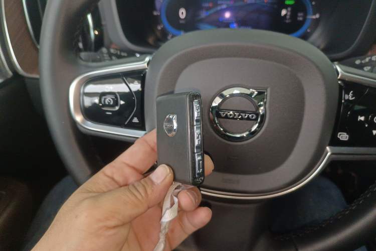 Used Volvo XC60 New Energy 2024 T8 Plug-in Hybrid Long-Range All-Wheel Drive Smart Luxury Edition Interior 1