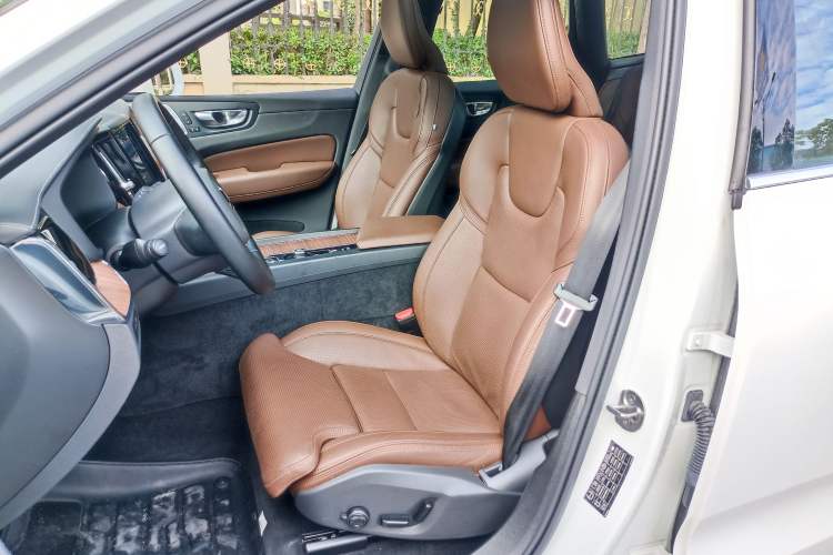 Used Volvo XC60 New Energy 2024 T8 Plug-in Hybrid Long-Range All-Wheel Drive Smart Luxury Edition Interior 10