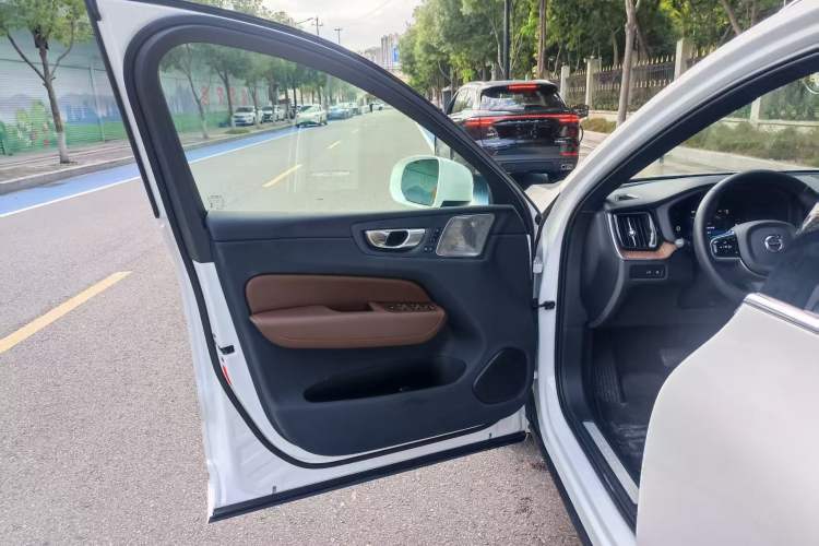 Used Volvo XC60 New Energy 2024 T8 Plug-in Hybrid Long-Range All-Wheel Drive Smart Luxury Edition Interior 15