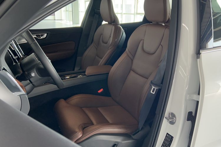 Used Volvo XC60 New Energy 2024 T8 Plug-in Hybrid Long-Range All-Wheel Drive Smart Luxury Edition Interior 2