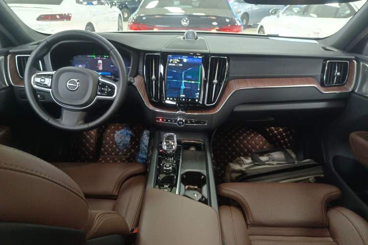 Used Volvo XC60 New Energy 2024 T8 Plug-in Hybrid Long-Range All-Wheel Drive Smart Luxury Edition Interior 2
