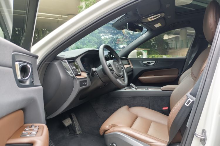 Used Volvo XC60 New Energy 2024 T8 Plug-in Hybrid Long-Range All-Wheel Drive Smart Luxury Edition Interior 2