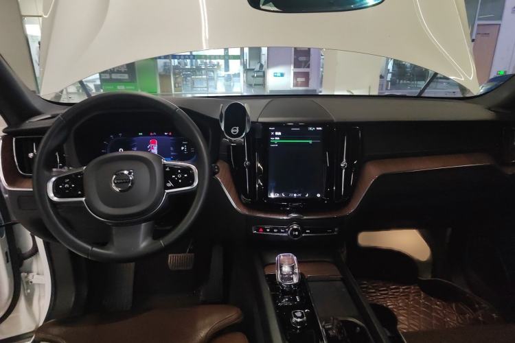 Used Volvo XC60 New Energy 2024 T8 Plug-in Hybrid Long-Range All-Wheel Drive Smart Luxury Edition Interior 2