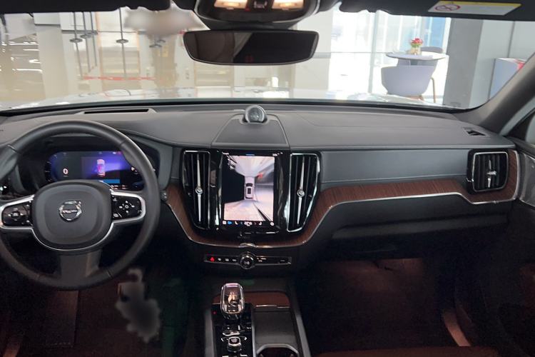 Used Volvo XC60 New Energy 2024 T8 Plug-in Hybrid Long-Range All-Wheel Drive Smart Luxury Edition Interior 3