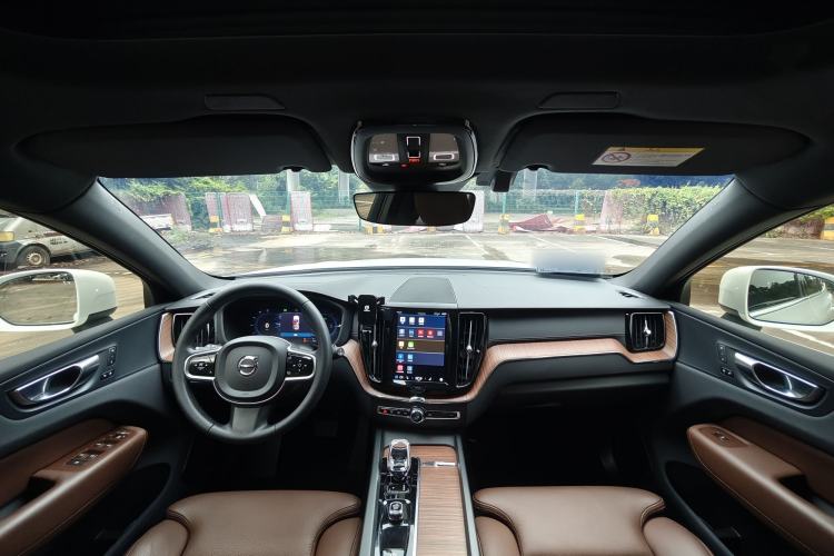 Used Volvo XC60 New Energy 2024 T8 Plug-in Hybrid Long-Range All-Wheel Drive Smart Luxury Edition Interior 3