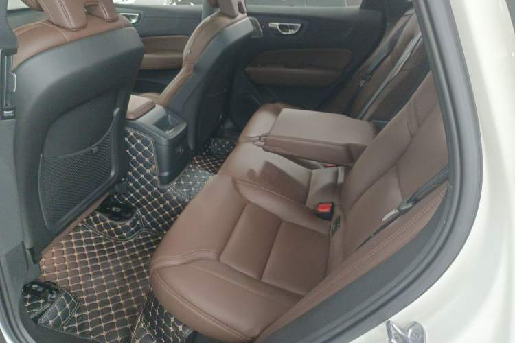 Used Volvo XC60 New Energy 2024 T8 Plug-in Hybrid Long-Range All-Wheel Drive Smart Luxury Edition Interior 4