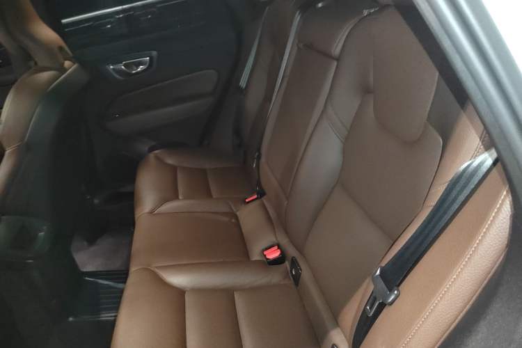 Used Volvo XC60 New Energy 2024 T8 Plug-in Hybrid Long-Range All-Wheel Drive Smart Luxury Edition Interior 4