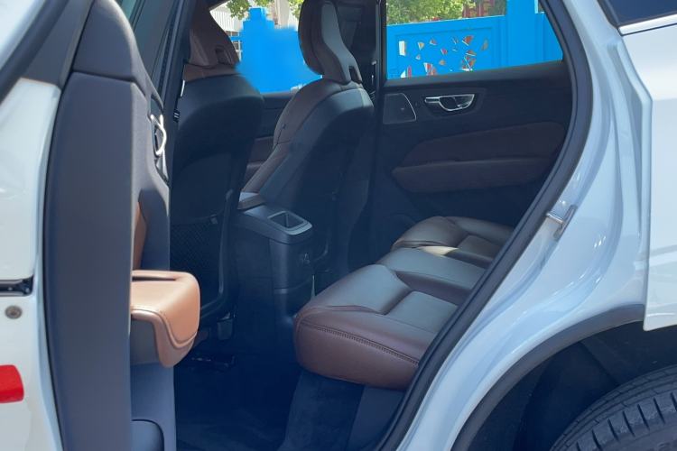 Used Volvo XC60 New Energy 2024 T8 Plug-in Hybrid Long-Range All-Wheel Drive Smart Luxury Edition Interior 4