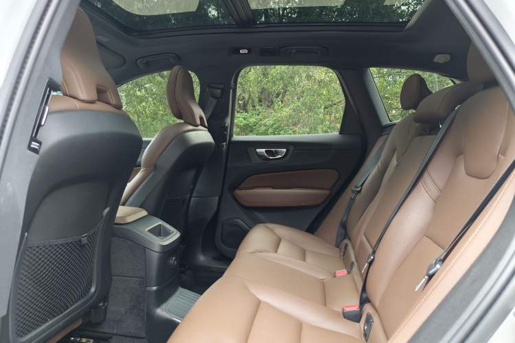 Used Volvo XC60 New Energy 2024 T8 Plug-in Hybrid Long-Range All-Wheel Drive Smart Luxury Edition Interior 4