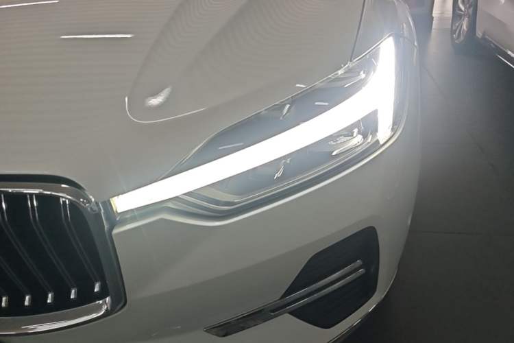 Used Volvo XC60 New Energy 2024 T8 Plug-in Hybrid Long-Range All-Wheel Drive Smart Luxury Edition Left Front Headlight